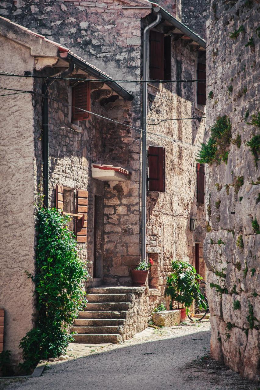 Apartment Castel Bale Exterior photo
